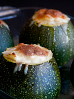Una foto de Calabacines redondos rellenos de boletus edulis
