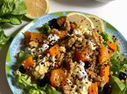 Una foto de ensalada quinoa lentejas