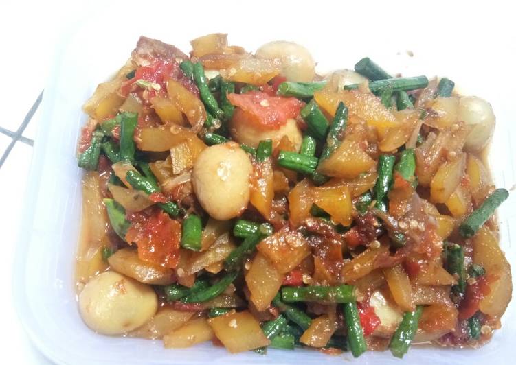 Resep: Balado kentang kacang panjang telur puyuh ala anak kos 😆 yang Lezat
