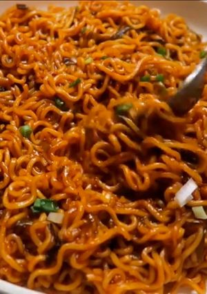 صورة لوصفة إندومي بصوص جديد ومميز حار نار 😋😋