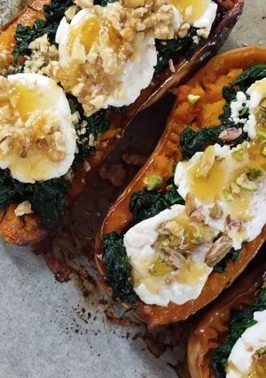 Una foto de Calabaza rellena de espinacas y queso de cabra