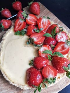 Foto resep Layered Strawberry Tart - No bake