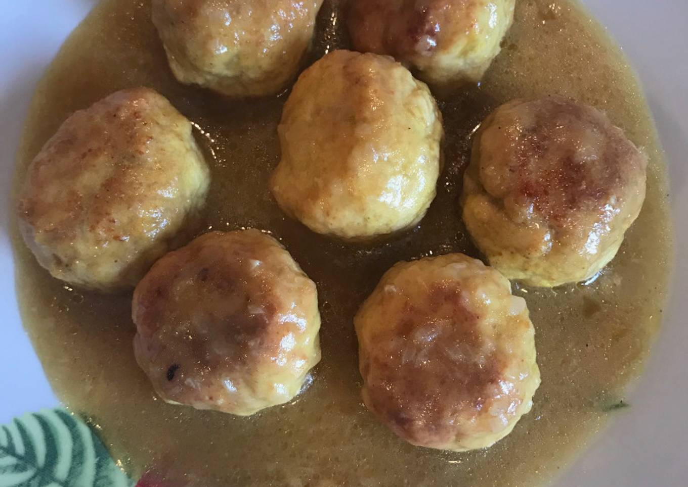 Albóndigas de pollo con salsa de cebolla