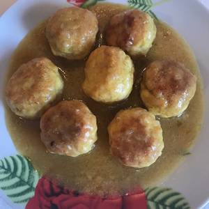 Albóndigas de pollo con salsa de cebolla