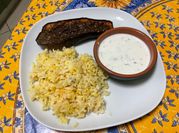 Une photo de riz au safran