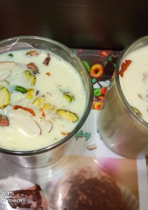 वनीला बादाम शेक(vanilla badam shake recipe in hindi) रेसिपी मुख्य फोटो