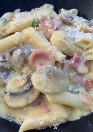 A picture of Carbonara Penne.