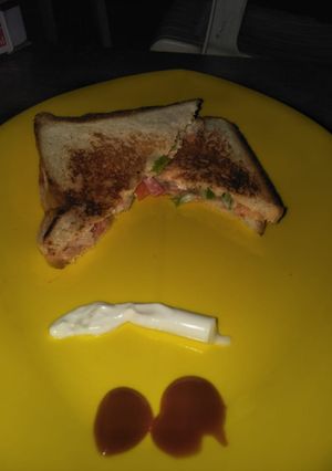 A picture of Cheesy mayo Schezwan veg sandwich.