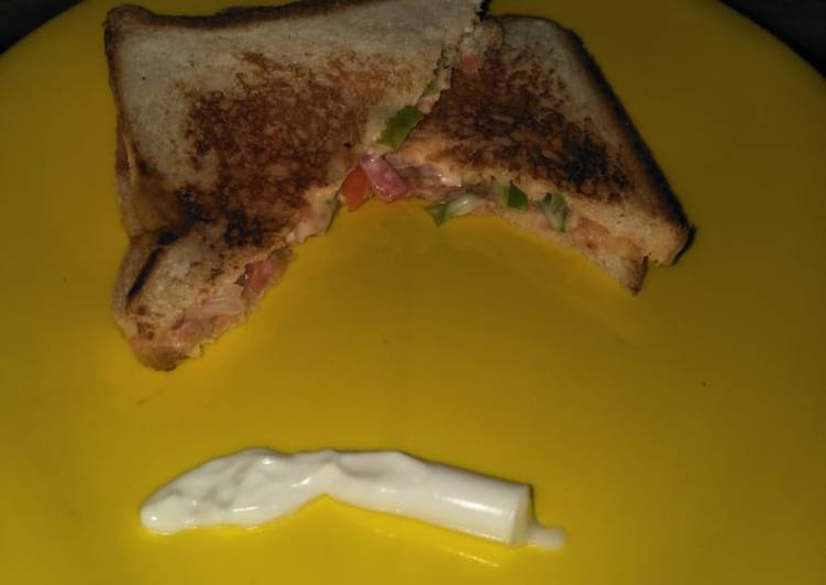 Steps to Make Favorite Cheesy mayo Schezwan veg sandwich