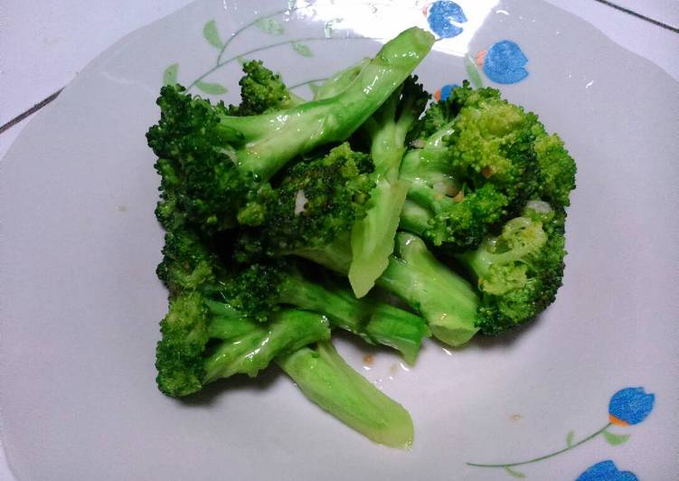 Cara mudah meracik Tumis Brokoli Bawang Putih Simple yang Sempurna