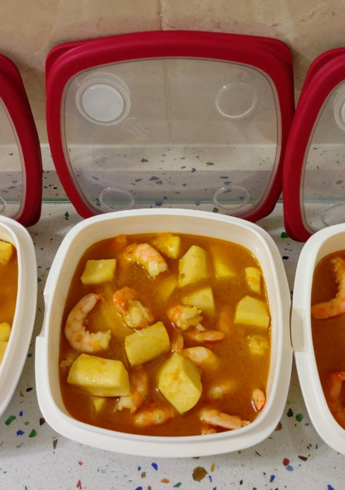 Una foto de Chocos y langostinos en salsa para guardar en congelador