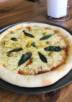 Una foto de Pizza casera (sin palo de amasar)