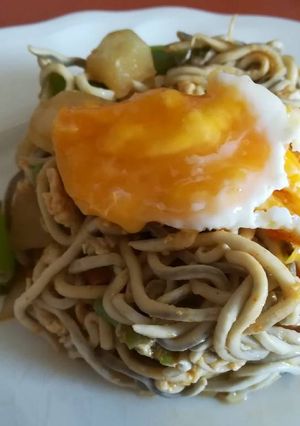Una foto de Gulas con verduritas a la soja y huevo