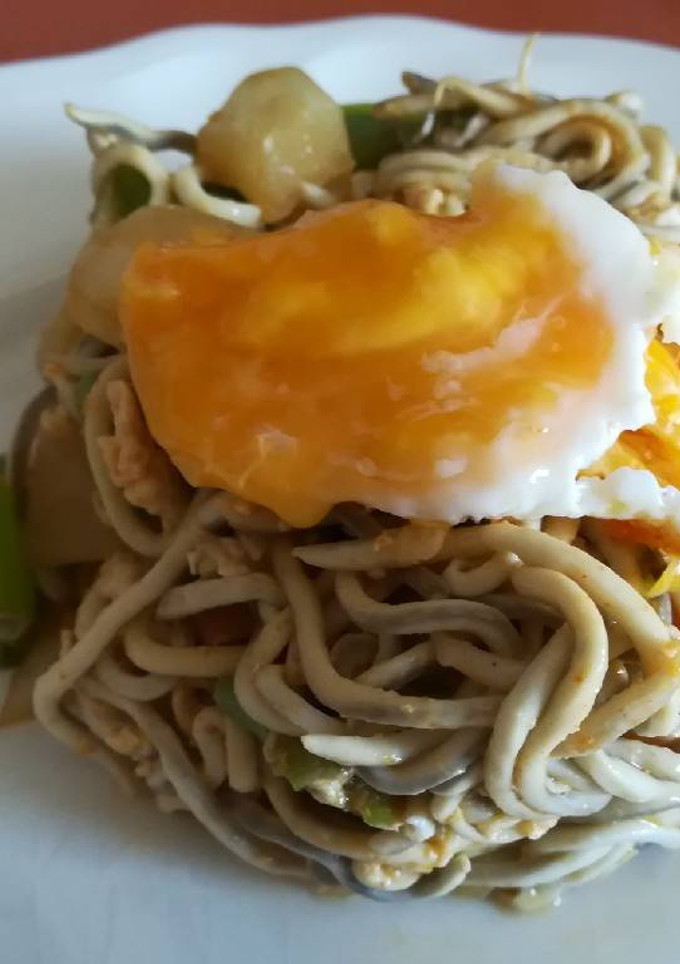 Una foto de Gulas con verduritas a la soja y huevo