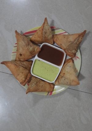 પંજાબી સમોસા (Punjabi Samosa Recipe In Gujarati) રેસીપી મુખ્ય ફોટો