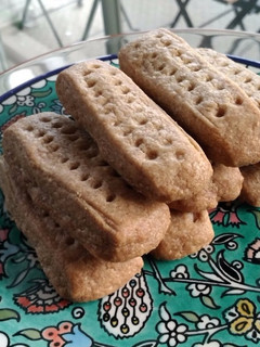 A picture of Healthy Shortbread Cookies.