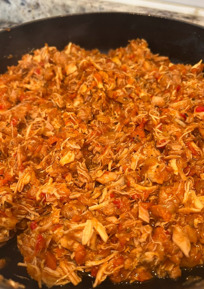 Una foto de Relleno de pollo y verduras para arepas, empanadas y empanadillas