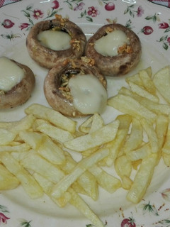 Una foto de Champiñones gratinados con ajos y queso parmesano