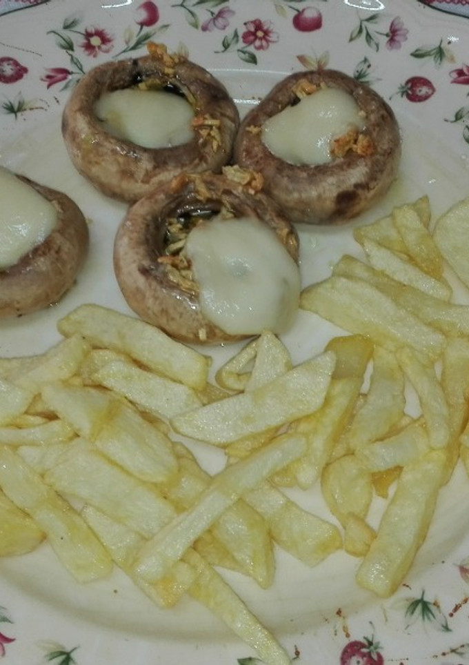 Una foto de Champiñones gratinados con ajos y queso parmesano