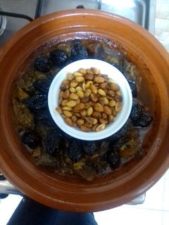 صورة لوصفة طاجين باللحم والبرقوق