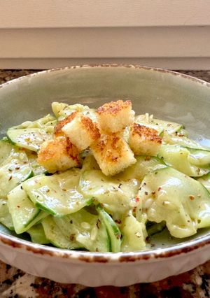 Foto di Insalata di cetrioli alla senape con crostini