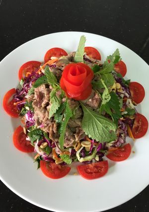 Hình của món Nộm bắp cải thịt nướng.