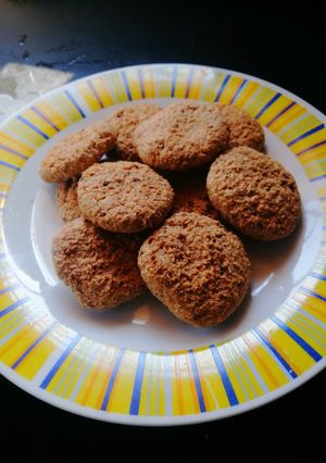 Una foto de Galletas para bebes de avena,  banana, y algarroba. Apto +1año