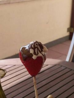 Una foto de Fresa con chocolate y nata