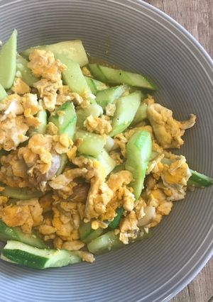 รูปของ แตงกวาผัดไข่ 🥒🥚🥒 มีข้าวเปล่า 1 จาน อร่อย ง่าย ประหยัด 😊