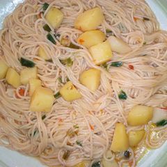 A picture of Jollof spaghetti.