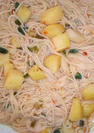 A picture of Jollof spaghetti.
