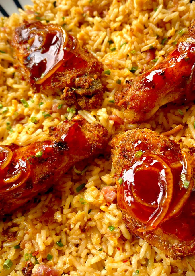 Una foto de Arroz frito Chino-Madrileño de Dabiz Diver❌⭕️ con jamón ibérico y alitas agridulces