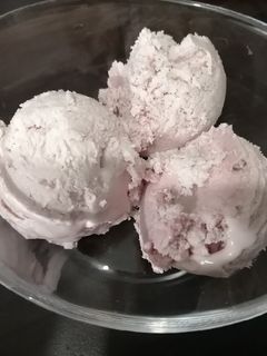 Une photo de Glace au sirop de cassis