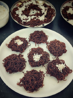 ராகி இடியாப்பம்(ragi idiyappam recipe in tamil) செய்முறை முக்கிய புகைப்படம்