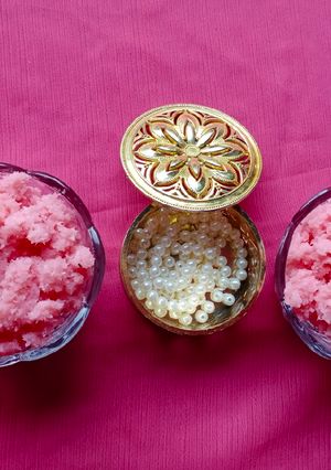 A picture of Pink Coconut mithaai.