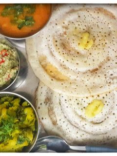 लोणी डोसा आणि भाजी (loni dosa ani bhaji recipe in marathi) रेसिपी चे मुख्य फोटो