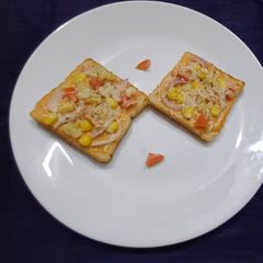 A picture of Sweet Corn cheese bread pizza.