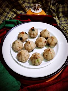 झटपट सूजी मलाई मोदक (jhatpat suji malai modak recipe in Hindi) रेसिपी मुख्य फोटो