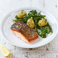 A picture of Salmon & Pesto-Dressed Vegetables.