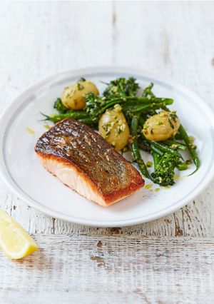 A picture of Salmon & Pesto-Dressed Vegetables.