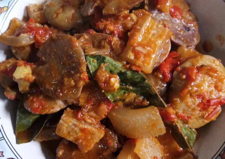 Jengkol kikil balado