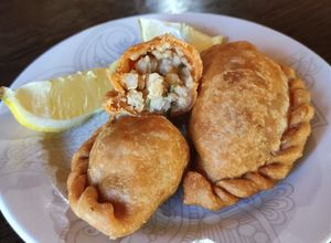 Una foto de Empanadas de pescado boga