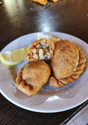 Una foto de Empanadas de pescado boga