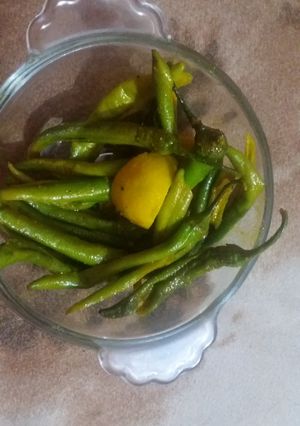A picture of Green Mirch pickle.