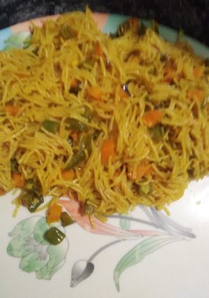 A picture of Veg vermicelli (in pressure cooker).