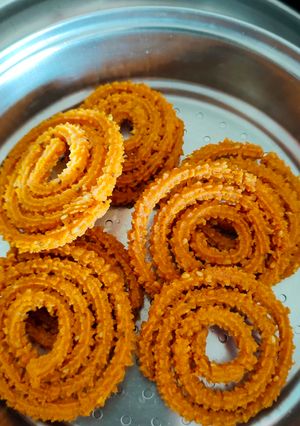 चकली (chakli recipe in marathi) रेसिपी चे मुख्य फोटो 