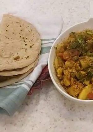 A picture of مکس سبزی اور چپاتی.