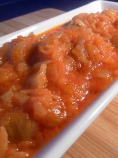 Una foto de Repollo con salsa de pimientos rojos