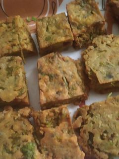 कोथिंबीर वडी (kothimbir wadi recipe in marathi) रेसिपी चे मुख्य फोटो