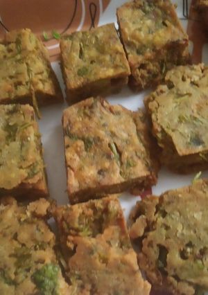 कोथिंबीर वडी (kothimbir wadi recipe in marathi) रेसिपी चे मुख्य फोटो 